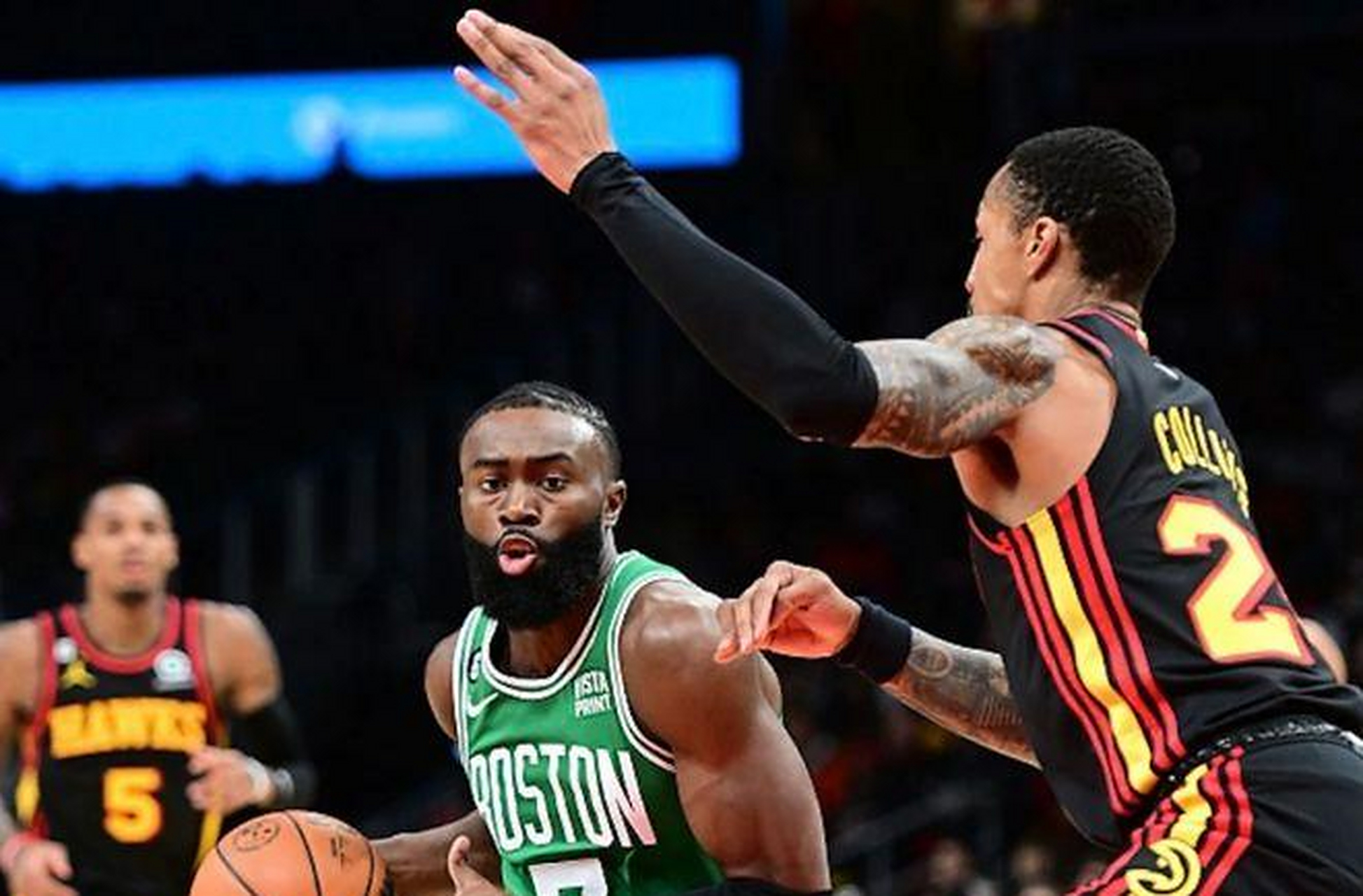 TheShy关键节点问鼎冠军，老鹰带队取胜！的简单介绍