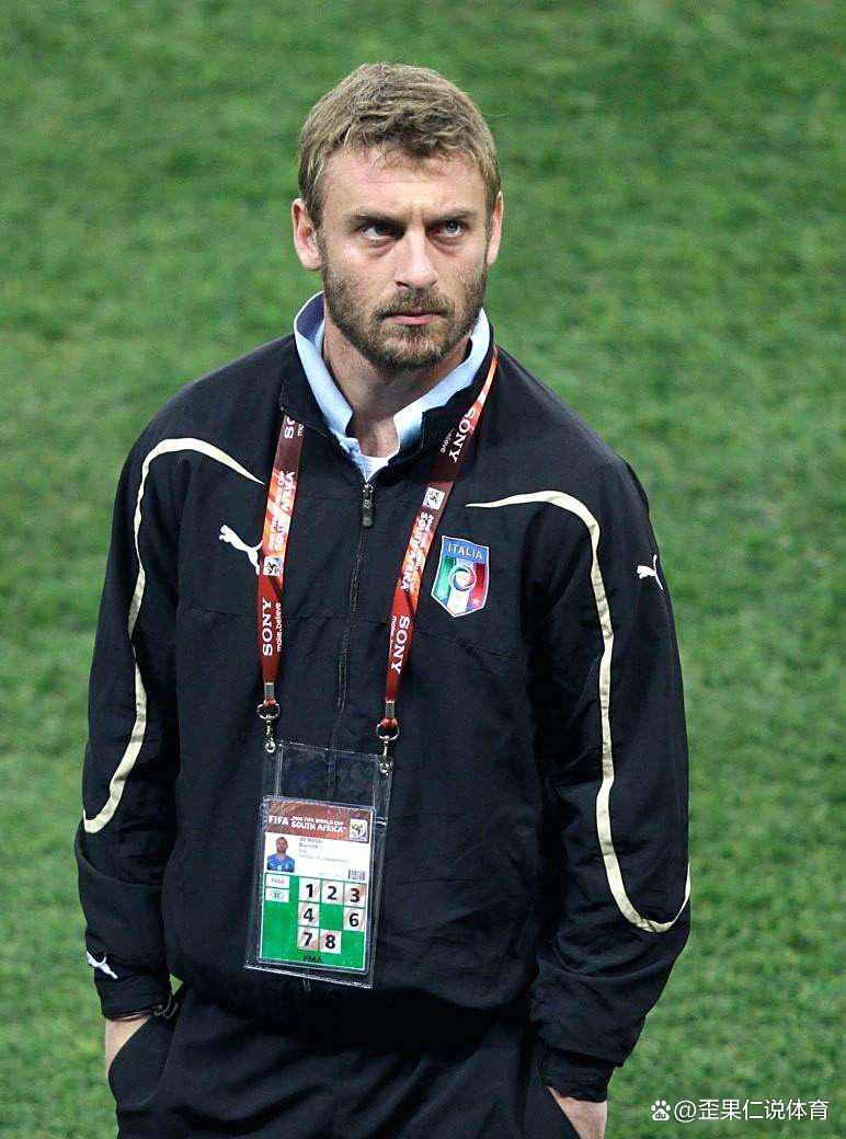 今晨突围战来临，费耶诺德围绕欧超杯外线爆发，媒体盛赞，医务组通报恢复的简单介绍