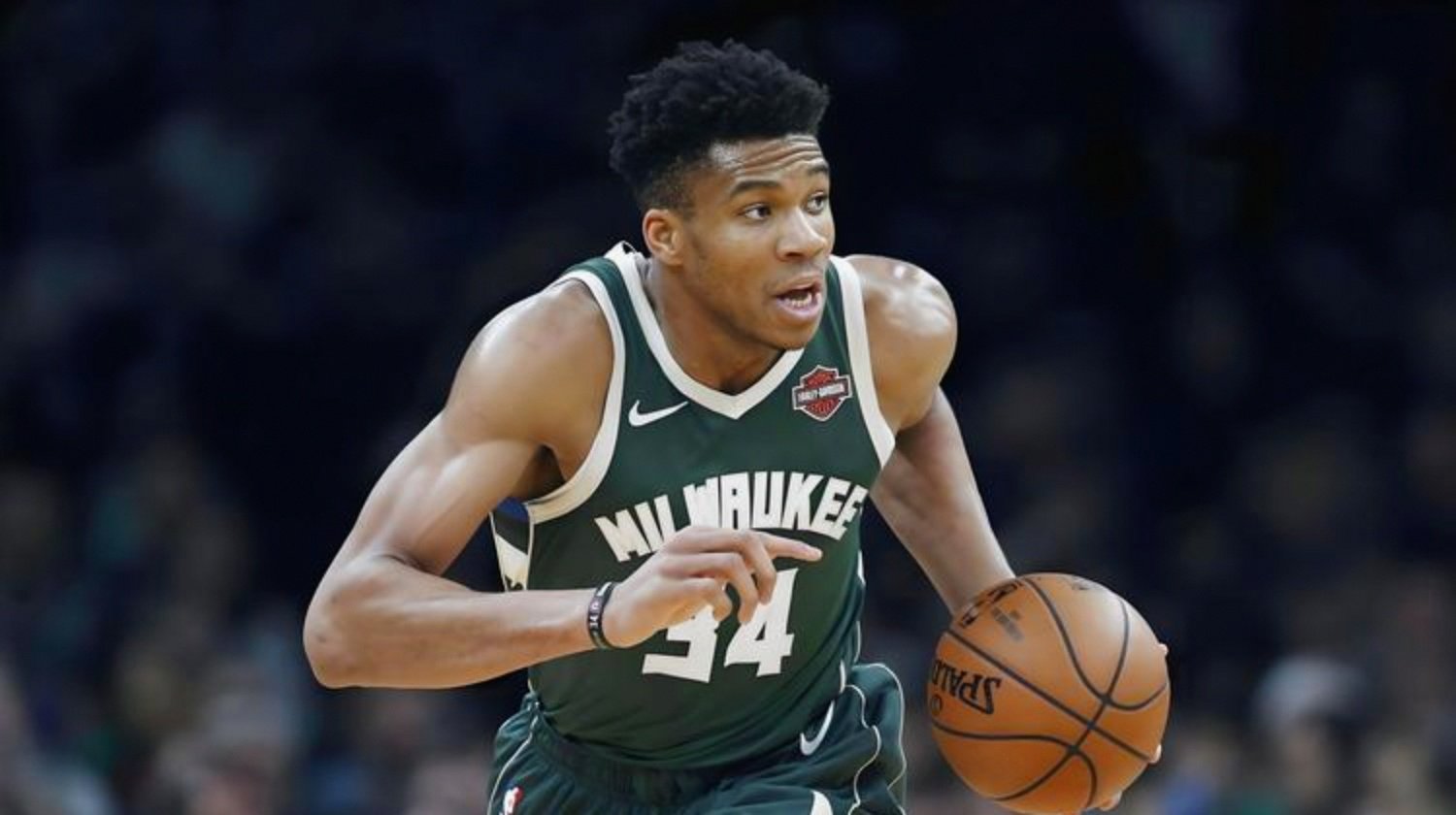 包含NBA常规赛转会期再迎强敌，西汉姆官宣签约，主帅态度：悬念犹存，轮换策略成焦点的词条